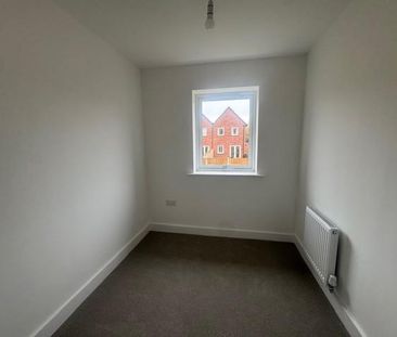 3 bedroom semi-detached house to rent - Photo 3