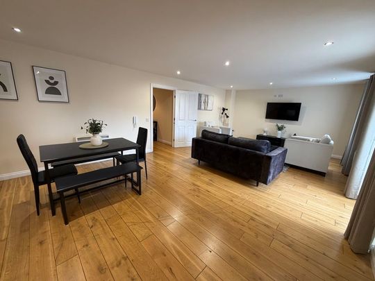 Cambridge Square, Middlesbrough - Photo 1