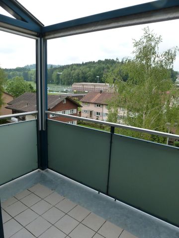 Cozy home right at the train station - Photo 5