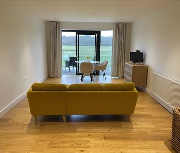 Full racecourse views from south facing 4th floor apartment in this... - Photo 2