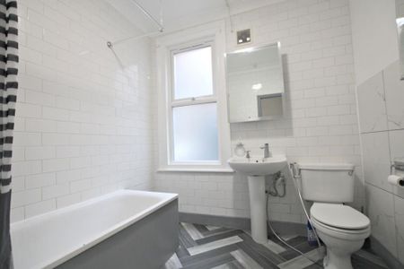 2 bedroom maisonette to rent - Photo 5