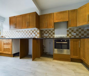 Terraced House to rent on - Photo 4