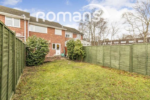 Fairwater Drive, Woodley, RG5 - Photo 1