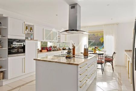 Villa familiale rénovée dans un double domaine sécurisé - Photo 5