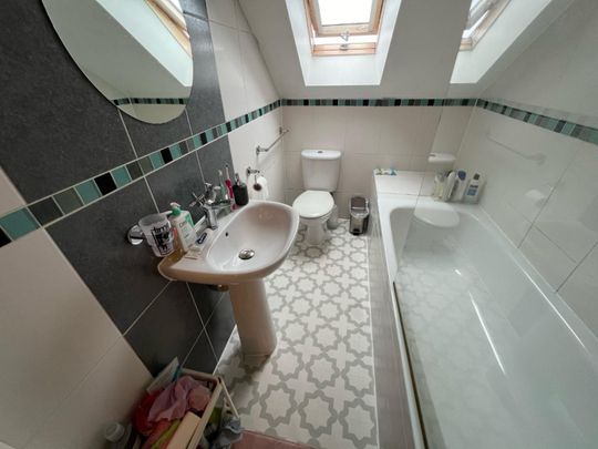 2 bedroom Flat To Let - Photo 1