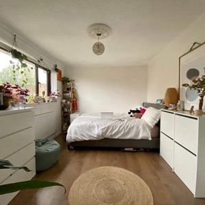 1 bedroom in a house share to rent - Photo 3