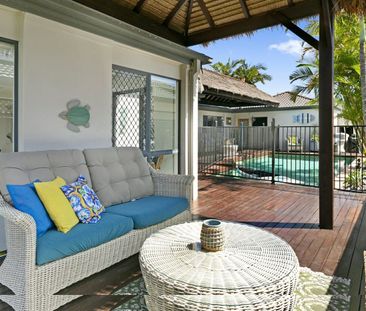 Beautiful Family Home in Burleigh Waters - Photo 2