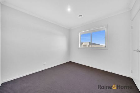 Stylish, Spacious & Perfectly Located! - Photo 3