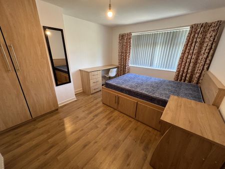 9 bedroom townhouse to rent - Photo 2