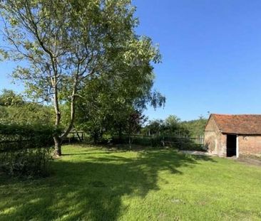 A charming Victorian cottage with garden and parking. - Photo 6