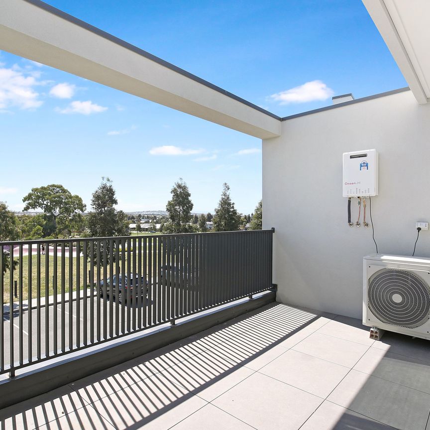 33 Gilded Way, Craigieburn VIC 3064 - Townhouse For Rent | Domain - Photo 1