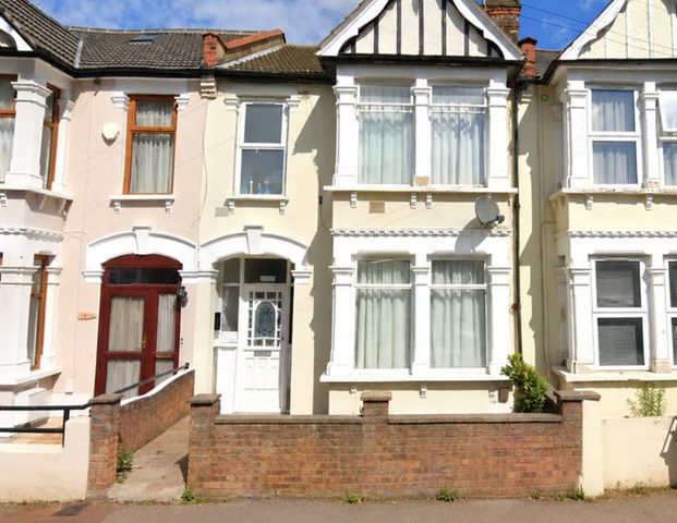 Studio Flat, Lichfield Road, E6 - Photo 1