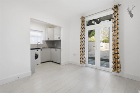 2 Bedroom Flat - Photo 3