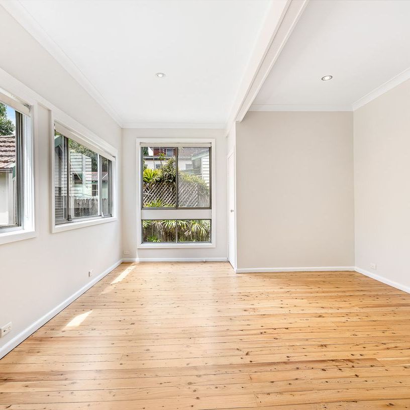 Spacious Five-Bedroom Family Home Backing onto Coolibah Reserve - Photo 1