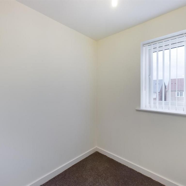 3 bedroom end of terrace house to rent - Photo 1