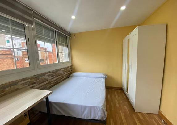 Carrer de Rius i Carrió, L'Hospitalet de Llobregat, Catalonia 08904 - Photo 1