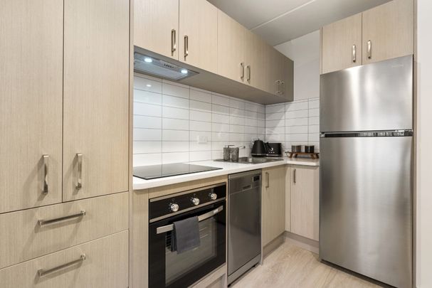 Carpark Included & One Week Rent Free - Photo 1