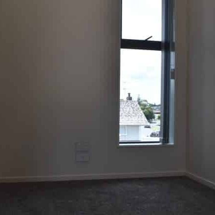 Brand New 5-Bed - Perfect for families or flatmate - Photo 1