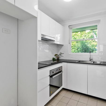 Renovated Studio Wtih Carspace - Photo 3