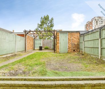 4 bedroom terraced house to rent - Photo 1