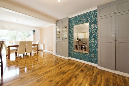 4 Bed Terraced House, West Court, HA0 - Photo 4