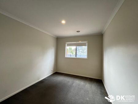 Renovated Comfort, Convenience and Space – 4-Bedroom Gem in Craigieburn - Photo 3