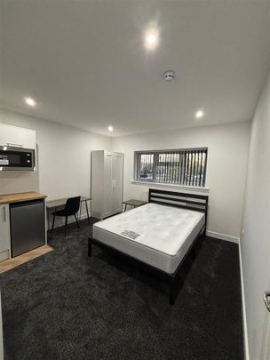 1 bedroom in a house share to rent - Photo 1