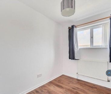 4 bedroom semi-detached house to rent - Photo 3