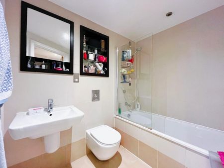 1 bedroom Flat To Let - Photo 3