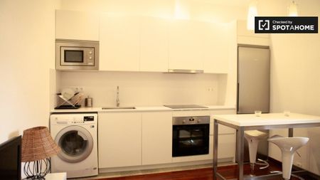 barcelona, Catalonia 08021 - Photo 5