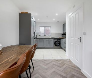 3 bedroom semi-detached house to rent - Photo 6