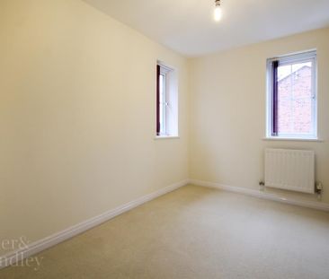 2 bedroom end of terrace house to rent - Photo 4
