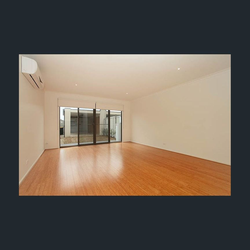 Bright home in great location - Photo 1