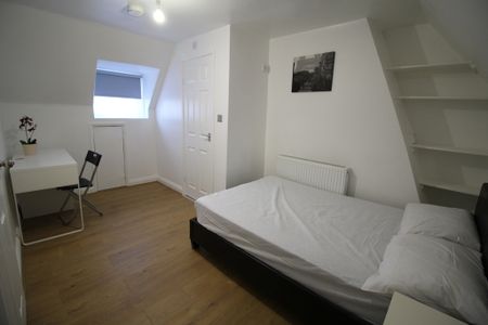 4 Bed Student Accommodation - Photo 4