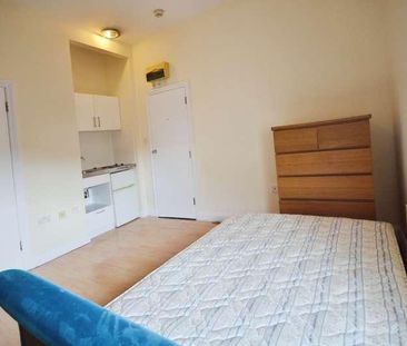 Brownhill Road, London, SE6 - Photo 4