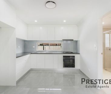 Modern Family Residence! - Photo 3