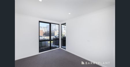 Brand new stunning, modern & elegant. - Photo 3