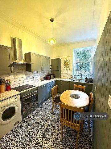 2 bedroom flat to rent - Photo 2