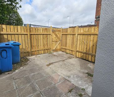 2 bedroom end of terrace house to rent - Photo 3