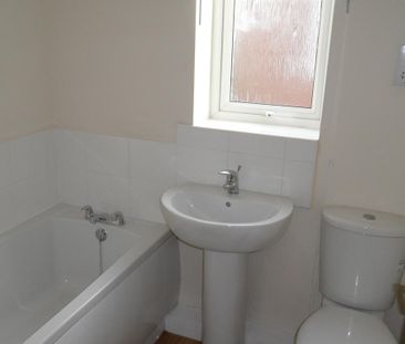 2 bedroom semi-detached house to rent - Photo 5
