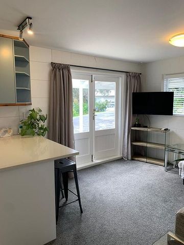 Charming 2BR Cockle Bay Flat - Photo 3