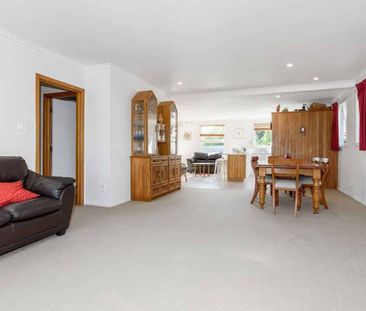 Three bedroom family home in Henderson - Photo 1