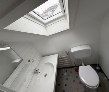 Helle 2 Zimmer - Wohnung Dachgeschoss - Photo 2