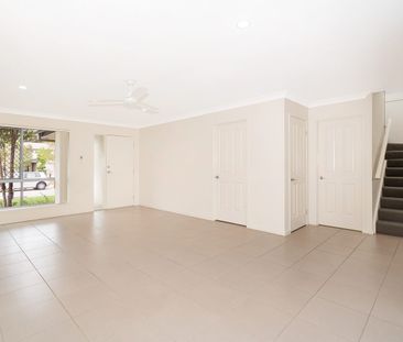 Charming Townhouse in Serene Warner Groves - Photo 2