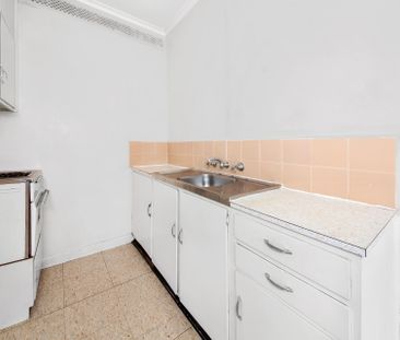 One-bedroom Ground Floor Apartment in a Great Location! - Photo 2