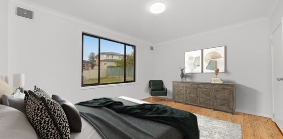 Spacious Traditional Home with Generous Outdoor Space - Photo 2