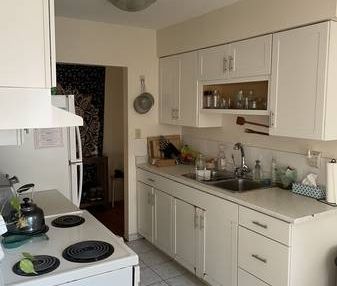 Short Term- Room available in Specious and bright apartment - Photo 2