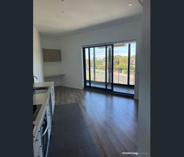 CLOSE TO STATION & SHOPPING CENTRE - Photo 3