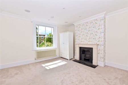 Elegant Grade II Listed residence set over five floors with larger than usual garden in the heart of Windsor. - Photo 4