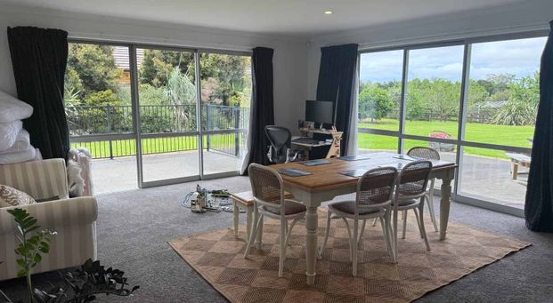 Modern and spacious - Photo 1